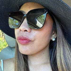 Meet your Posher, Mishele